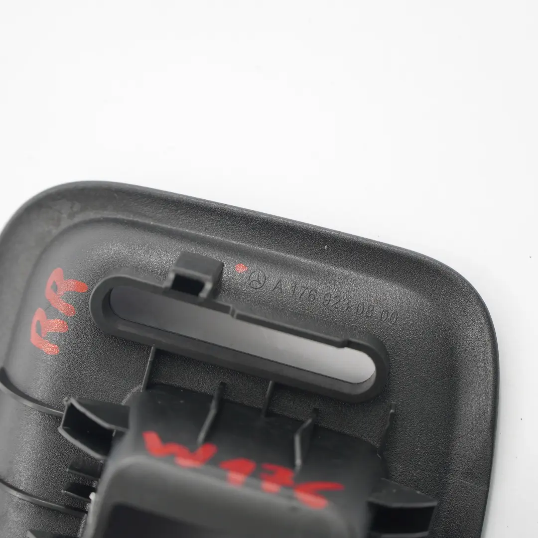 Tapa de cierre del asiento trasero derecho para Mercedes W176 con número de pieza A1769230800 Mercedes W176 Tapa de cierre del asiento trasero derecho - SKU A1769230800 - Número de pieza A1769230800