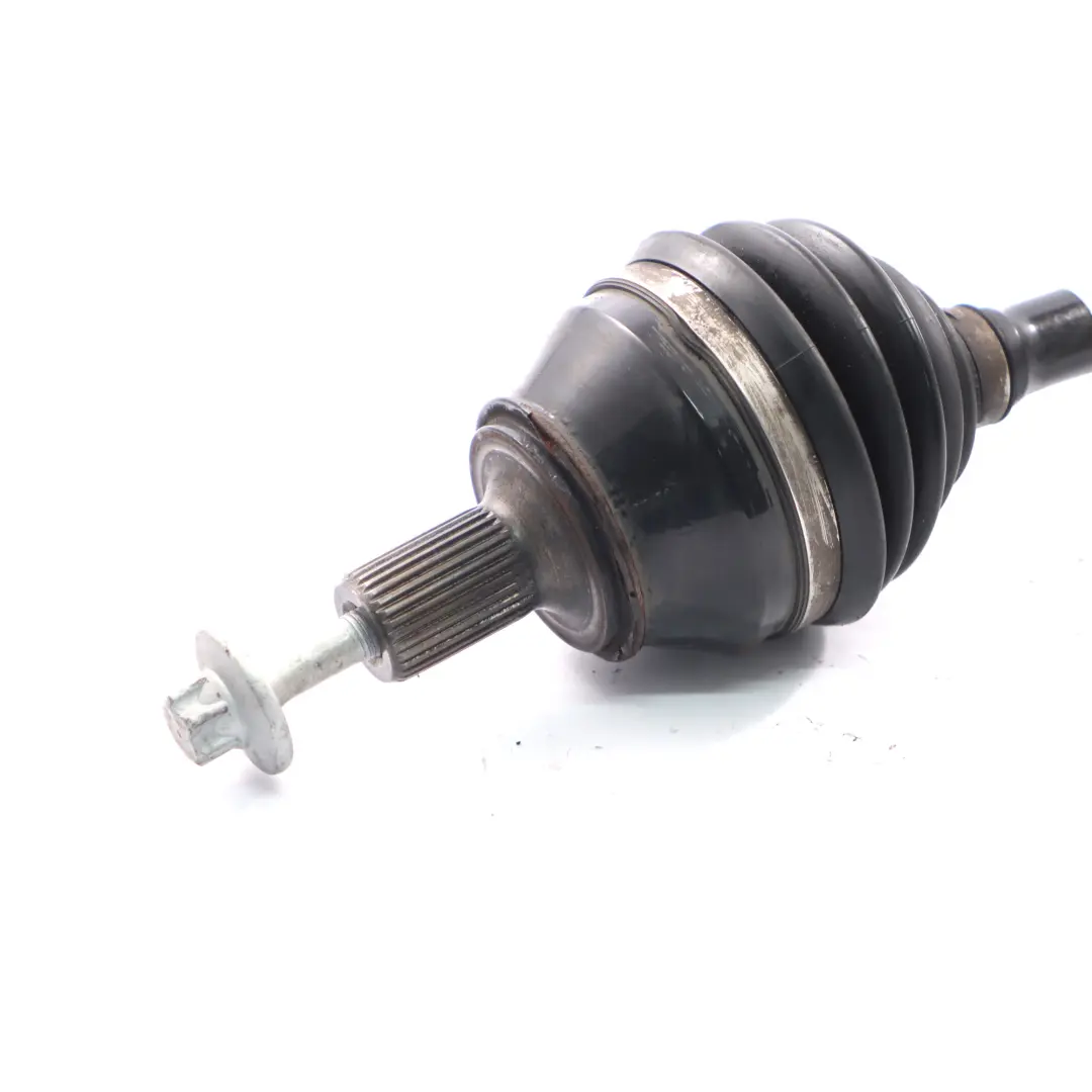 Albero di trasmissione Mercedes W117 W247 Assale anteriore sinistro per con numero di parte A1773309000 Albero di trasmissione Mercedes W117 W247 Assale anteriore sinistro - SKU A1773309000 - Numero di parte A1773309000