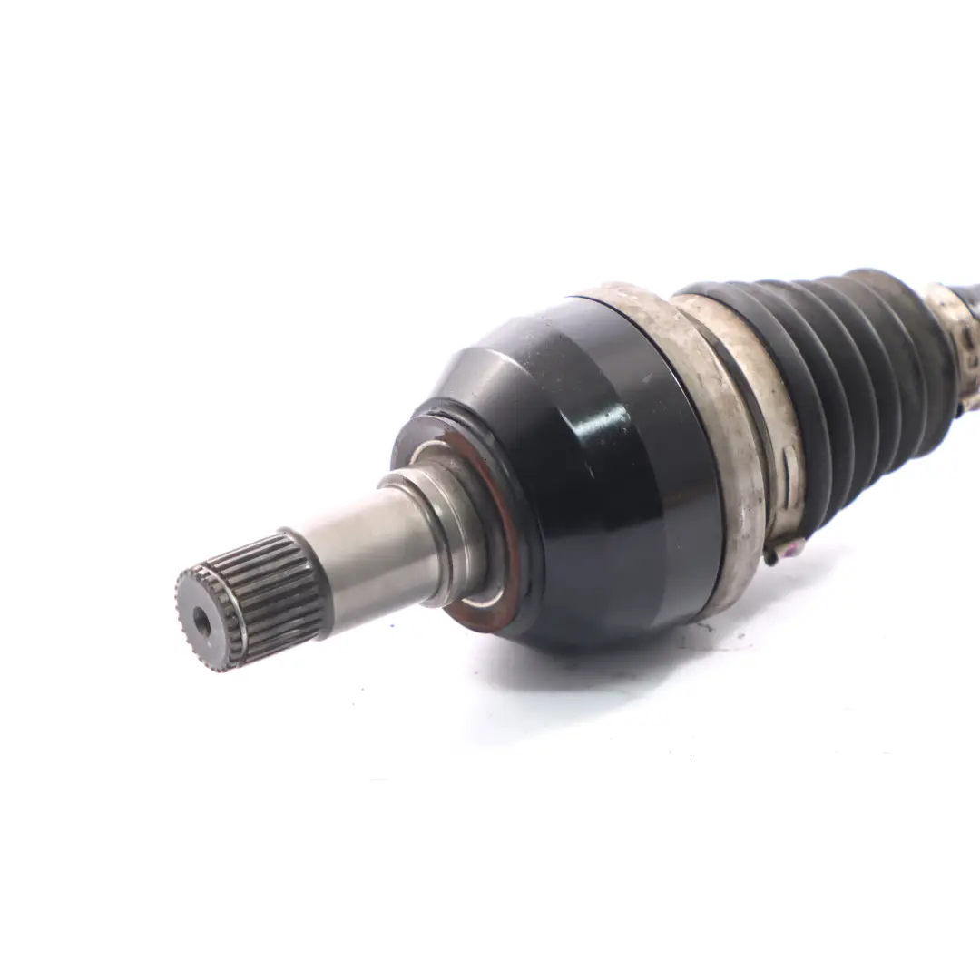 Albero di trasmissione Mercedes W117 W247 Assale anteriore sinistro per con numero di parte A1773309000 Albero di trasmissione Mercedes W117 W247 Assale anteriore sinistro - SKU A1773309000 - Numero di parte A1773309000