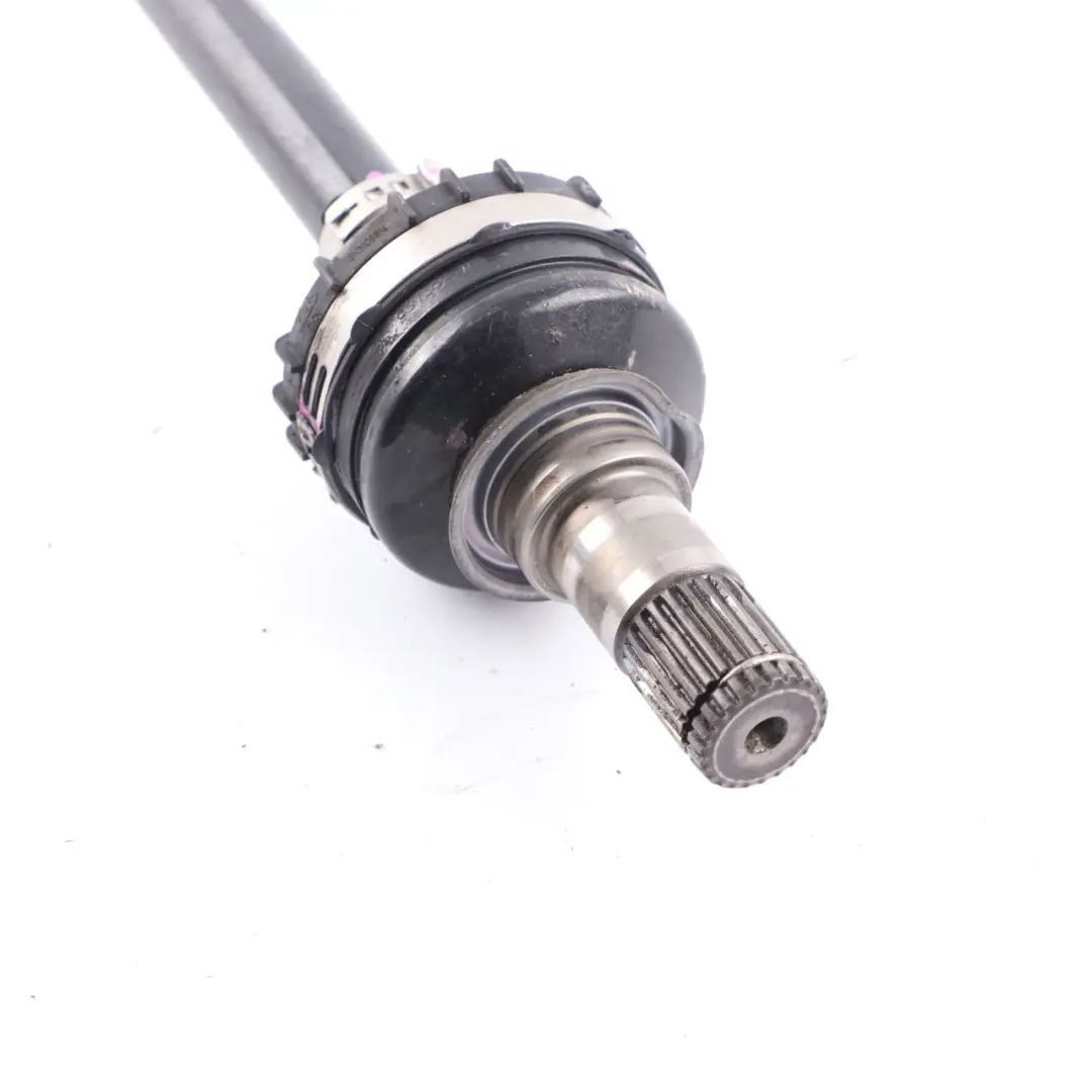 Eje de transmisión trasera derecha Eje de salida para Mercedes W177 AMG con número de pieza A1773505800 Mercedes W177 AMG Eje de transmisión trasera derecha Eje de salida - SKU A1773505800 - Número de pieza A1773505800