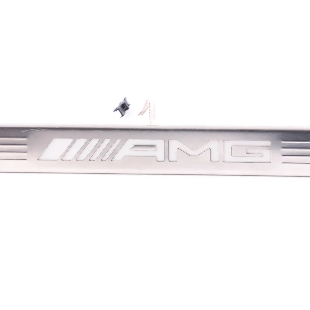 Plaque de seuil avant gauche droite pour Mercedes W177 AMG à propos du numéro de pièce A1776801105 Mercedes W177 AMG Plaque de seuil avant gauche droite - SKU A1776801105 - Numéro de pièce A1776801105