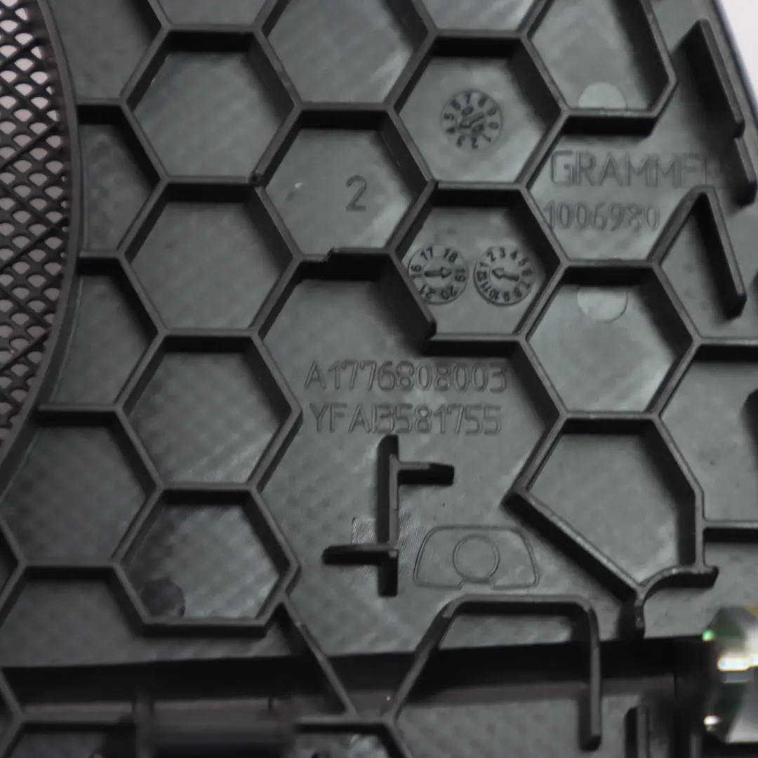 Osłona Maskownica Głośnika Środkowego Deski do Mercedes W177 o numerze A1776808003 Mercedes W177 Osłona Maskownica Głośnika Środkowego Deski - SKU A1776808003 - Numer Części A1776808003