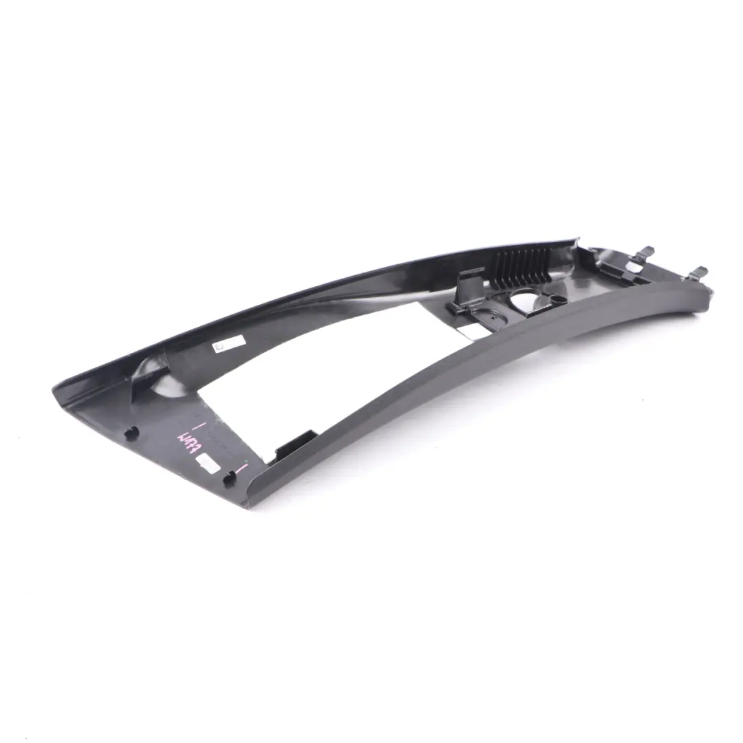 Embellecedor Panel Columna B Tapa Superior Izquierda para Mercedes W177 con número de pieza A1776900200 Mercedes W177 Embellecedor Panel Columna B Tapa Superior Izquierda - SKU A1776900200 - Número de pieza A1776900200