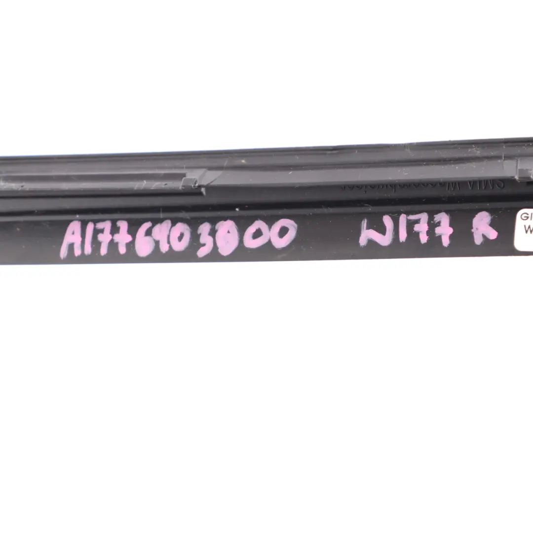 Modanatura Deflettore Acqua Destra Rotaia Tetto per Mercedes W177 con numero di parte A1776903000 Mercedes W177 Modanatura Deflettore Acqua Destra Rotaia Tetto - SKU A1776903000 - Numero di parte A1776903000