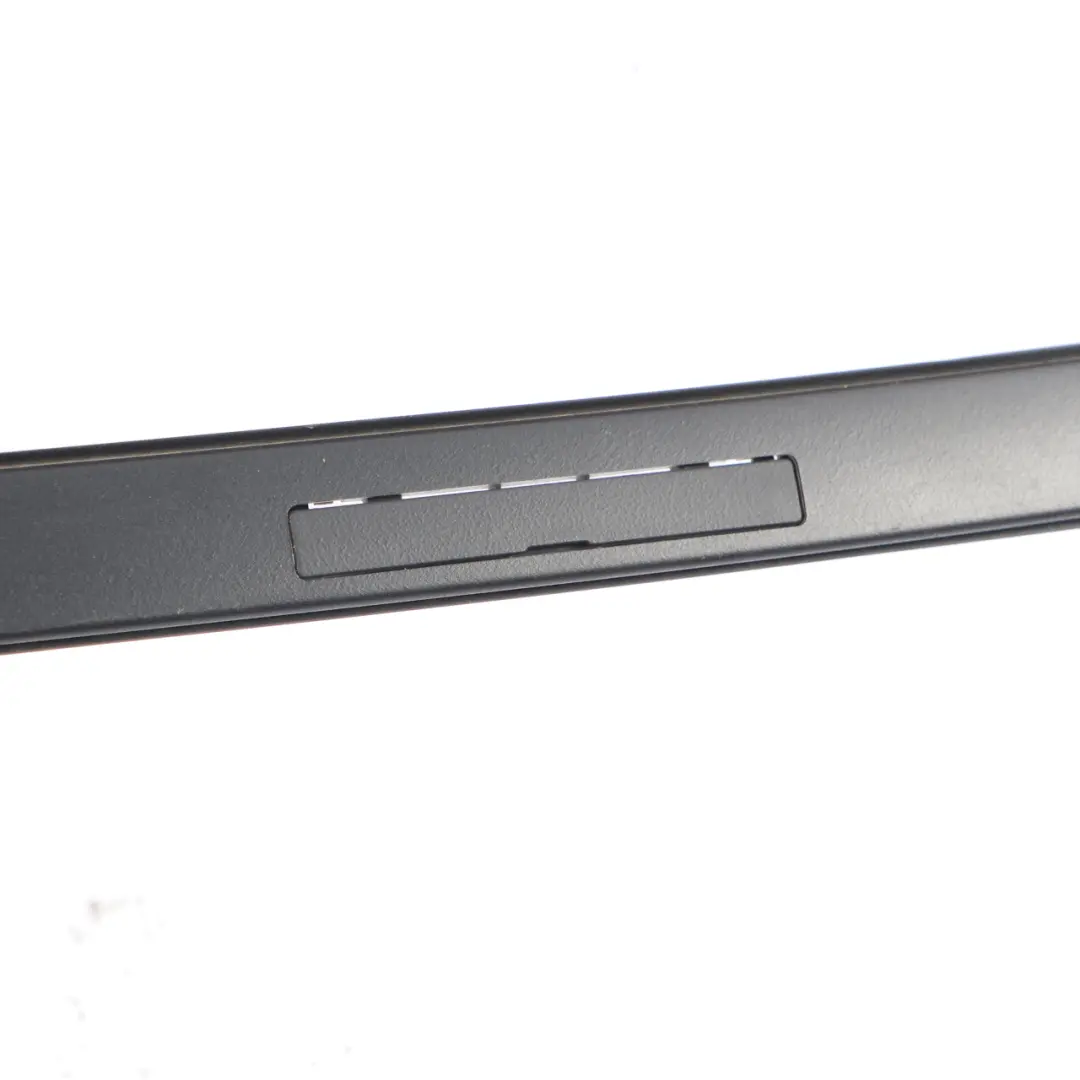 Techo Rail Cubierta Tira Trim Izquierda Iridium Silver A2126900582 para Mercedes W212 con número de pieza A1776903300 Mercedes W212 Techo Rail Cubierta Tira Trim Izquierda Iridium Silver A2126900582 - SKU A1776903300 - Número de pieza A1776903300