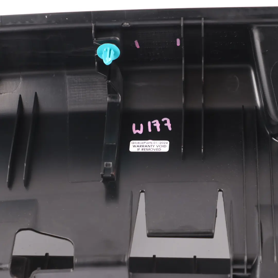 Osłona Pasa Zamka Tylnego Tył A2466902641 do Mercedes W246 o numerze A1776907902 Mercedes W246 Osłona Pasa Zamka Tylnego Tył A2466902641 - SKU A1776907902 - Numer Części A1776907902