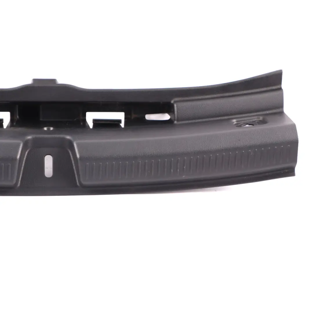 Mercedes W246 Osłona Pasa Zamka Tylnego Tył A2466902641 - SKU A1776907902 - Numer Części A1776907902