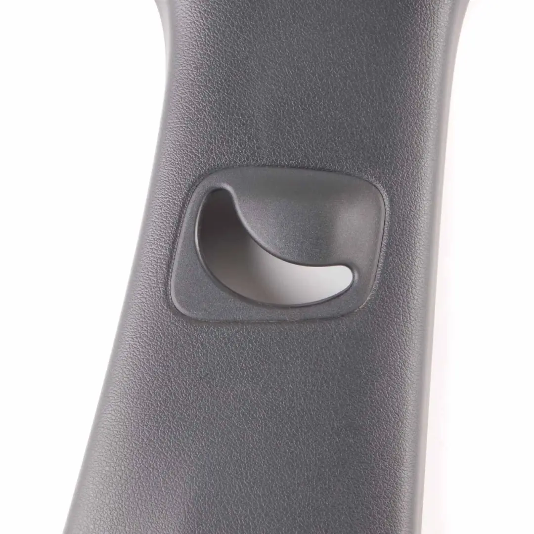 Pannello Rivestimento Montante B Superiore Nero Destro per Mercedes V177 con numero di parte A1776908602 Mercedes V177 Pannello Rivestimento Montante B Superiore Nero Destro - SKU A1776908602 - Numero di parte A1776908602