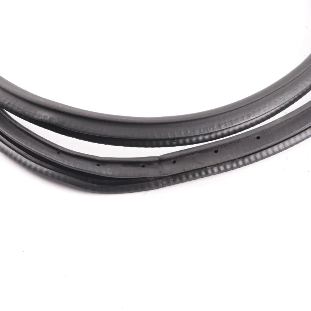 Junta Frontal Izquierda Derecha Puerta Goma para Mercedes W177 con número de pieza A1776920000 Mercedes W177 Junta Frontal Izquierda Derecha Puerta Goma - SKU A1776920000 - Número de pieza A1776920000