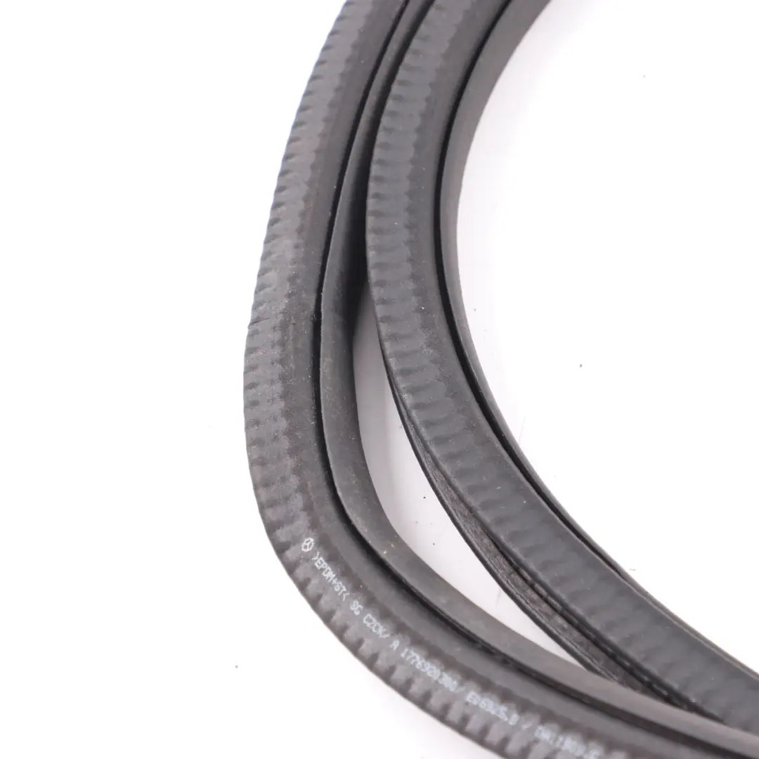 Guarnizione anteriore sinistra lato destro porta gomma per Mercedes W177 con numero di parte A1776920000 Mercedes W177 Guarnizione anteriore sinistra lato destro porta gomma - SKU A1776920000 - Numero di parte A1776920000