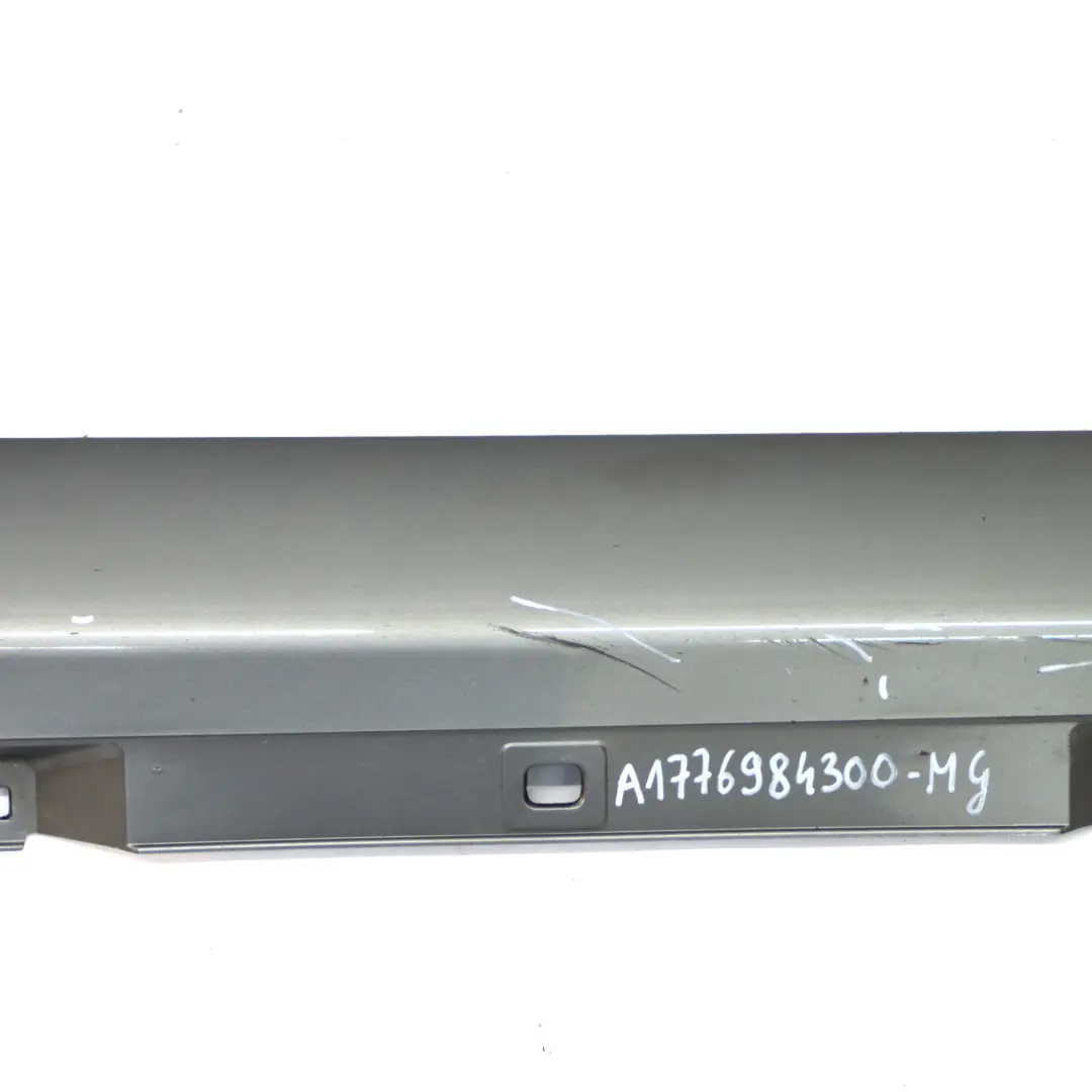 Próg Listwa Progowa Lewa Mountain Grey Metalik - 787 do Mercedes W177 W247 o numerze A1776984300 Mercedes W177 W247 Próg Listwa Progowa Lewa Mountain Grey Metalik - 787 - SKU A1776984300-MG - Numer Części A1776984300