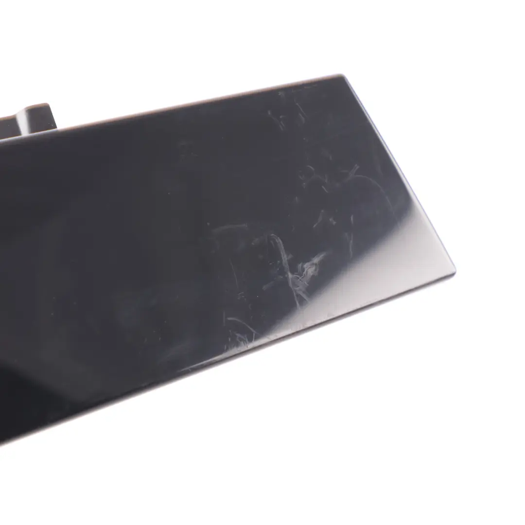 Cache montant Vitre Avant Gauche Brillant pour Mercedes W177 à propos du numéro de pièce A1777220100 Mercedes W177 Cache montant Vitre Avant Gauche Brillant - SKU A1777220100 - Numéro de pièce A1777220100