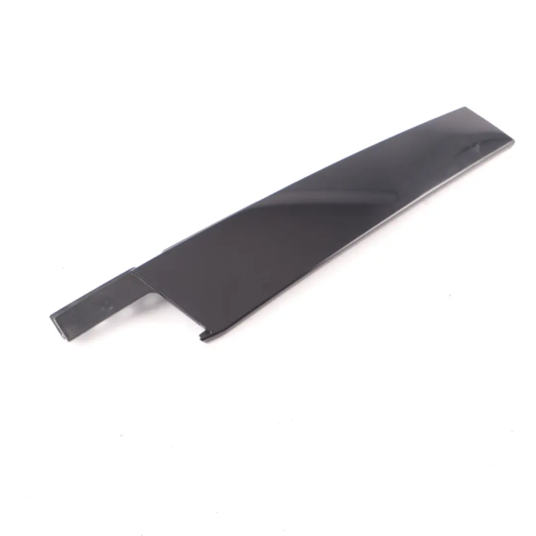 Rivestimento Finestrino Anteriore Sinistro Lucentezza per Mercedes W177 con numero di parte A1777220100 Mercedes W177 Rivestimento Finestrino Anteriore Sinistro Lucentezza - SKU A1777220100 - Numero di parte A1777220100