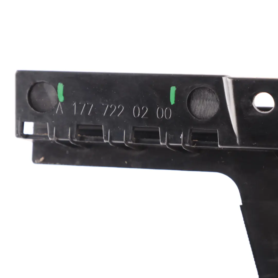 Rivestimento Montante Finestrino Portiera Anteriore Destra Lucido per Mercedes W177 con numero di parte A1777220200 Mercedes W177 Rivestimento Montante Finestrino Portiera Anteriore Destra Lucido - SKU A1777220200 - Numero di parte A1777220200