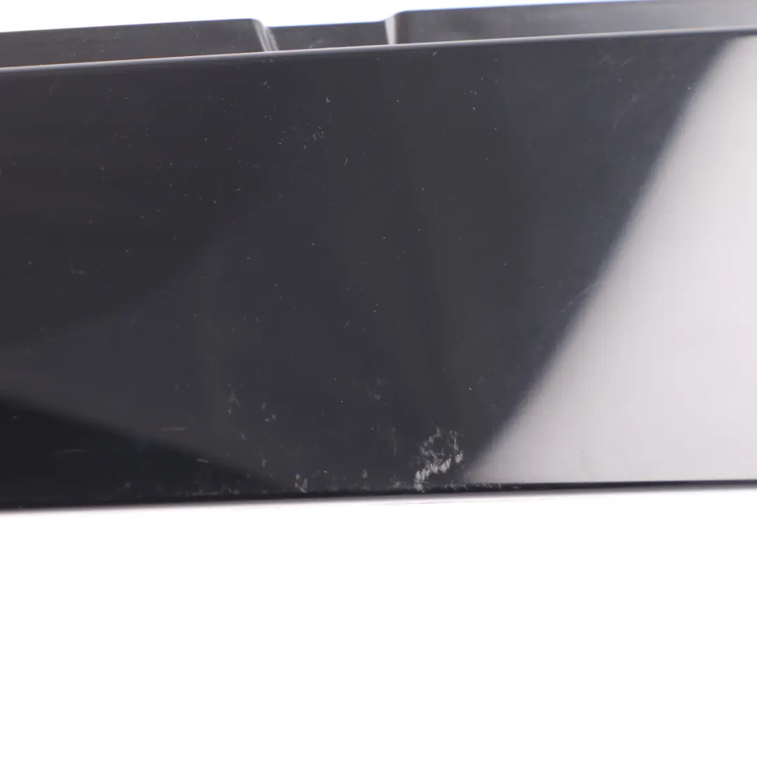 Embellecedor Puerta Pilar Ventana Delantero Derecho De Alto Brillo para Mercedes W177 con número de pieza A1777220200 Mercedes W177 Embellecedor Puerta Pilar Ventana Delantero Derecho De Alto Brillo - SKU A1777220200 - Número de pieza A1777220200