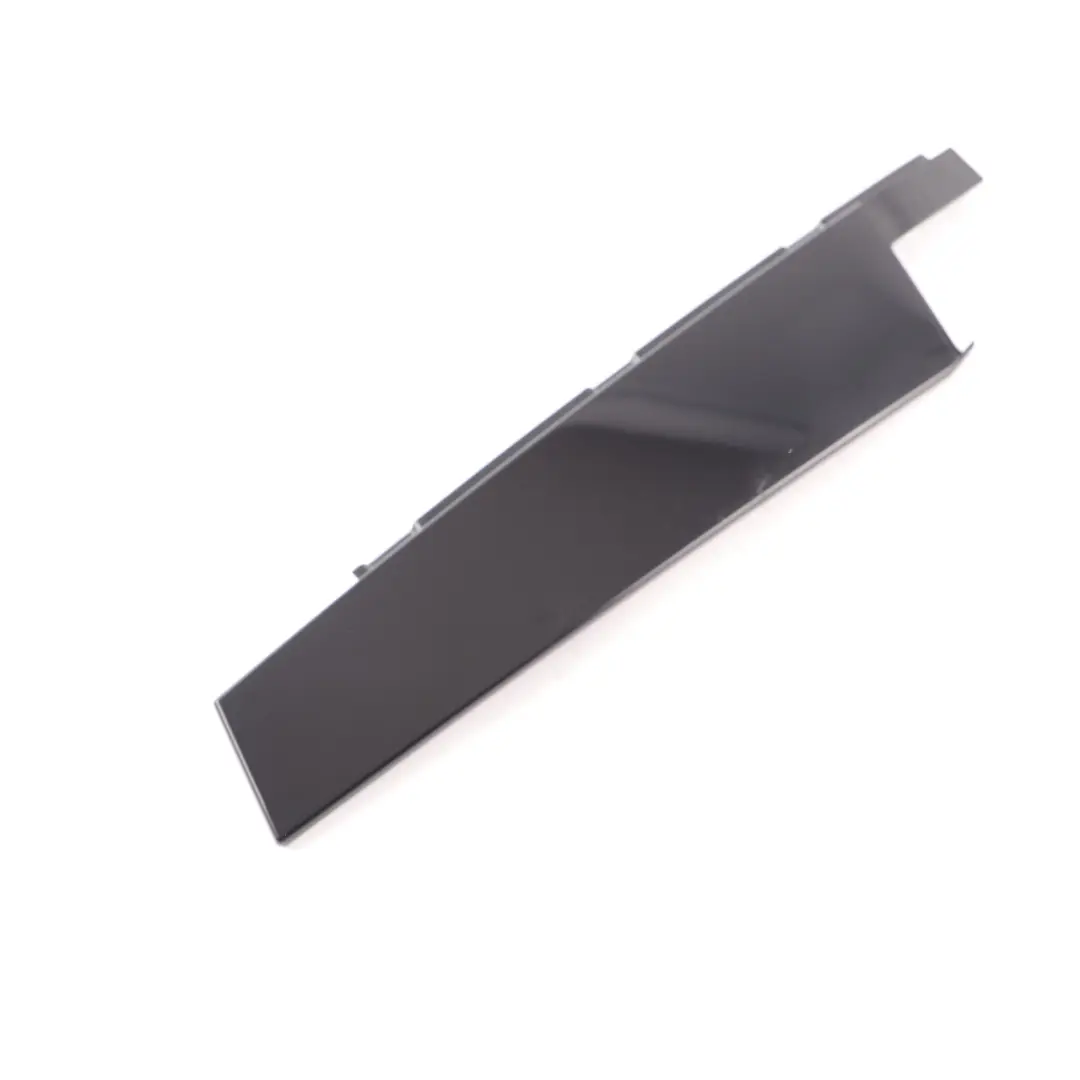 Embellecedor Puerta Pilar Ventana Delantero Derecho De Alto Brillo para Mercedes W177 con número de pieza A1777220200 Mercedes W177 Embellecedor Puerta Pilar Ventana Delantero Derecho De Alto Brillo - SKU A1777220200 - Número de pieza A1777220200