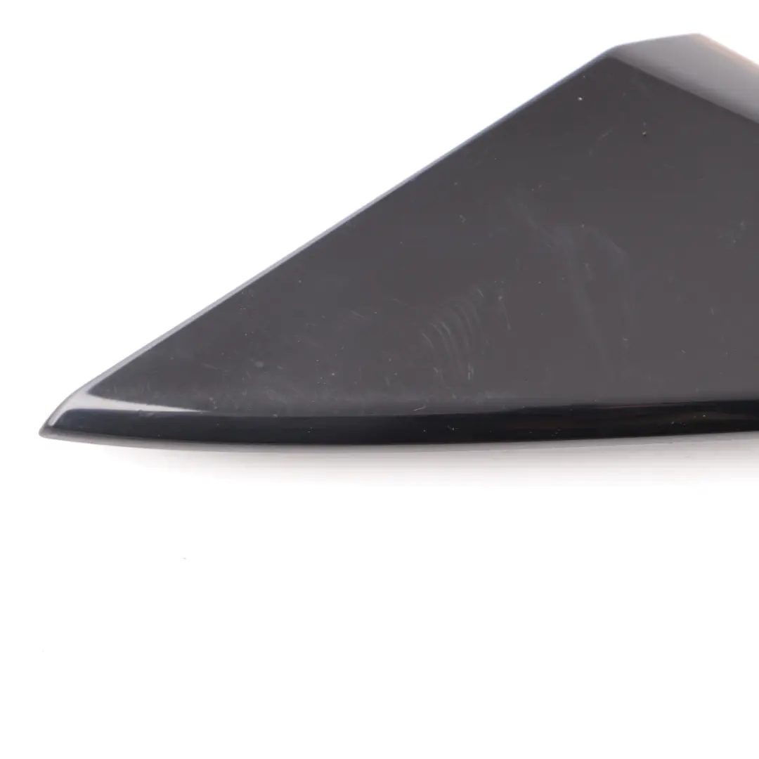 Mercedes W177 Triangle de fenêtre avant droite Couvercle de garniture brillant - SKU A1777224800 - Numéro de pièce A1777224800