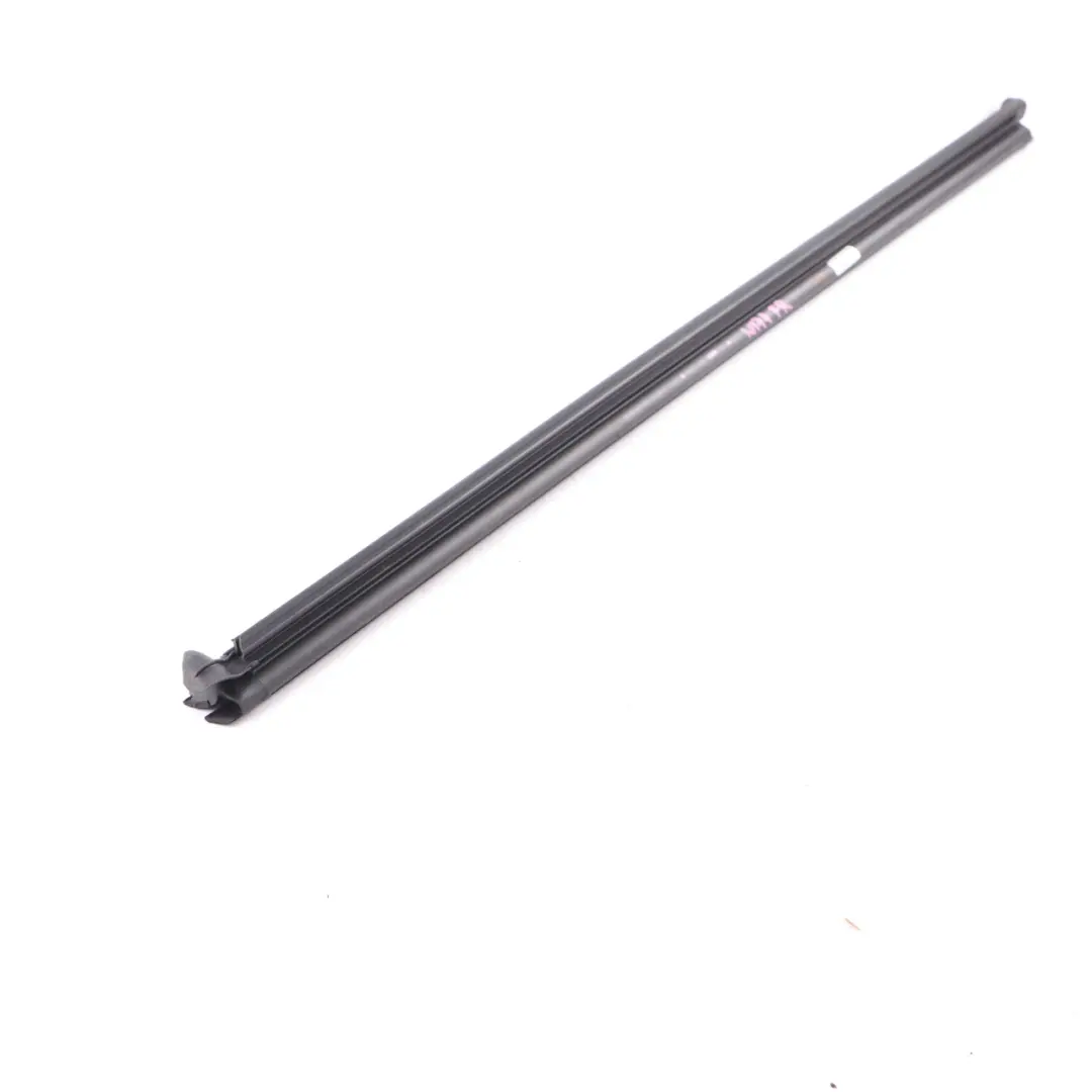 Guarnizione Finestra Porta Anteriore Destra Striscia per Mercedes W177 con numero di parte A1777251400 Mercedes W177 Guarnizione Finestra Porta Anteriore Destra Striscia - SKU A1777251400 - Numero di parte A1777251400