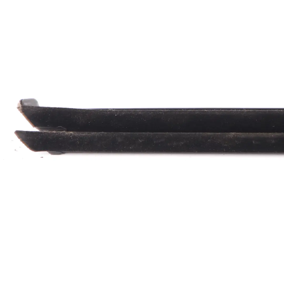 Mercedes W177 Uszczelka Szyby Drzwi Prawy Przód - SKU A1777251400 - Numer Części A1777251400