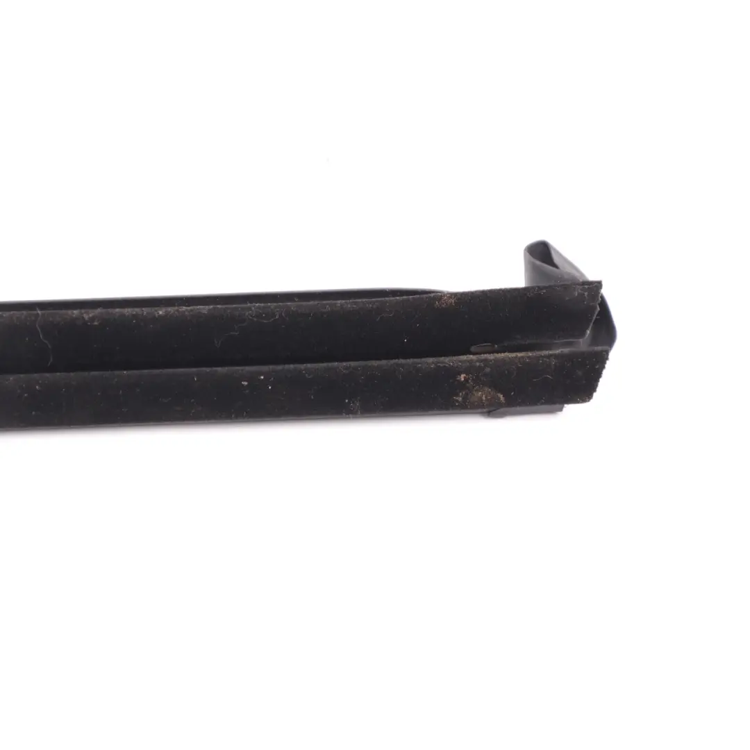 Joint Vitres Porte Avant Droite d'Etanchéité Bande pour Mercedes W177 à propos du numéro de pièce A1777251400 Mercedes W177 Joint Vitres Porte Avant Droite d'Etanchéité Bande - SKU A1777251400 - Numéro de pièce A1777251400