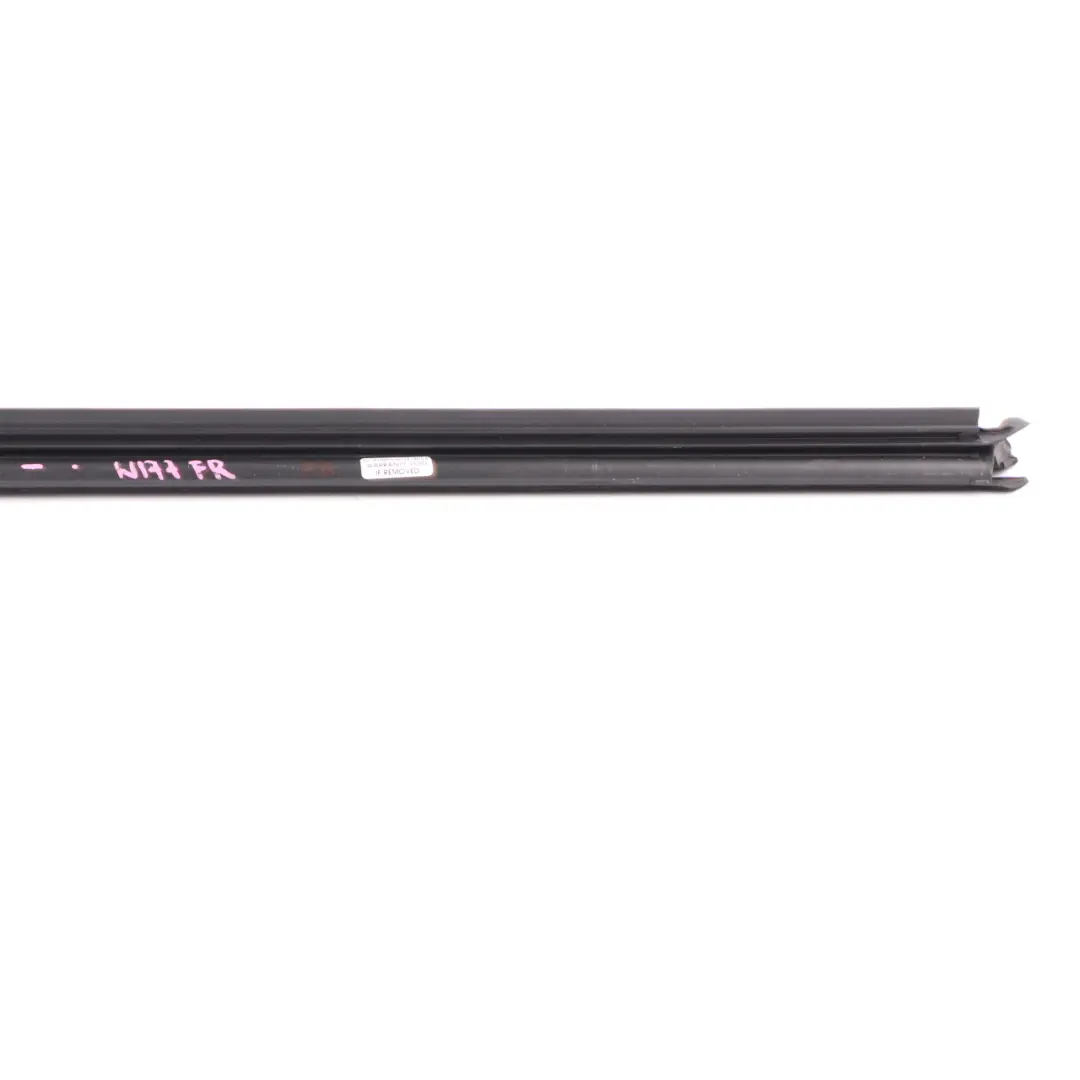Mercedes W177 Guarnizione Finestra Porta Anteriore Destra Striscia - SKU A1777251400 - Numero di parte A1777251400