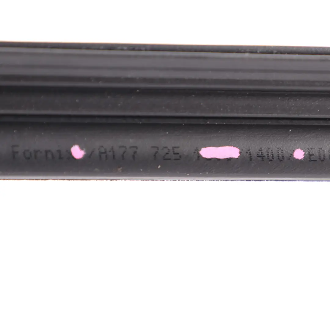 Junta Ventana Puerta Delantera Derecha Tira Sellado para Mercedes W177 con número de pieza A1777251400 Mercedes W177 Junta Ventana Puerta Delantera Derecha Tira Sellado - SKU A1777251400 - Número de pieza A1777251400