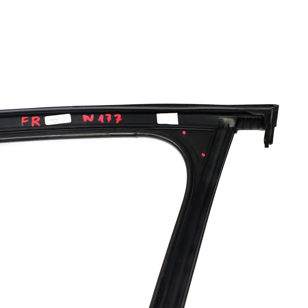 Junta Ventana Puerta Delantera Derecha Marco para Mercedes W177 con número de pieza A1777252000 Mercedes W177 Junta Ventana Puerta Delantera Derecha Marco - SKU A1777252000 - Número de pieza A1777252000