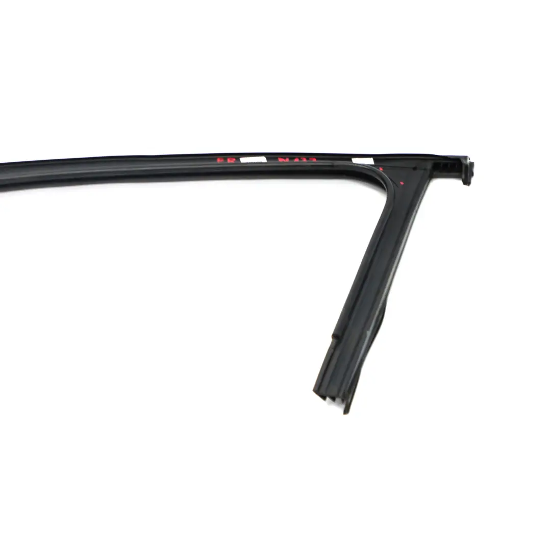 Guarnizione Finestra Porta Anteriore Destra Telaio per Mercedes W177 con numero di parte A1777252000 Mercedes W177 Guarnizione Finestra Porta Anteriore Destra Telaio - SKU A1777252000 - Numero di parte A1777252000