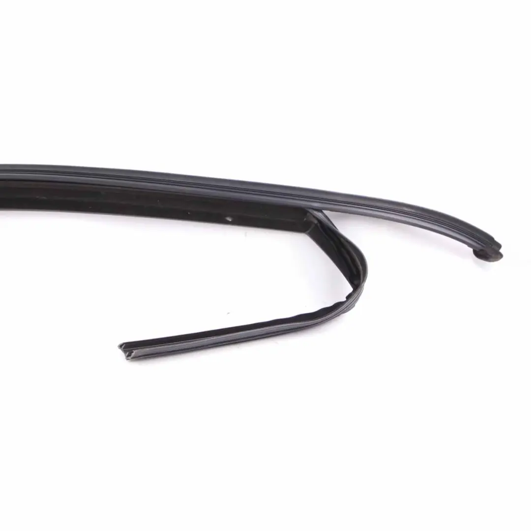 Guarnizione Finestra Porta Anteriore Destra Telaio per Mercedes W177 con numero di parte A1777252200 Mercedes W177 Guarnizione Finestra Porta Anteriore Destra Telaio - SKU A1777252200 - Numero di parte A1777252200