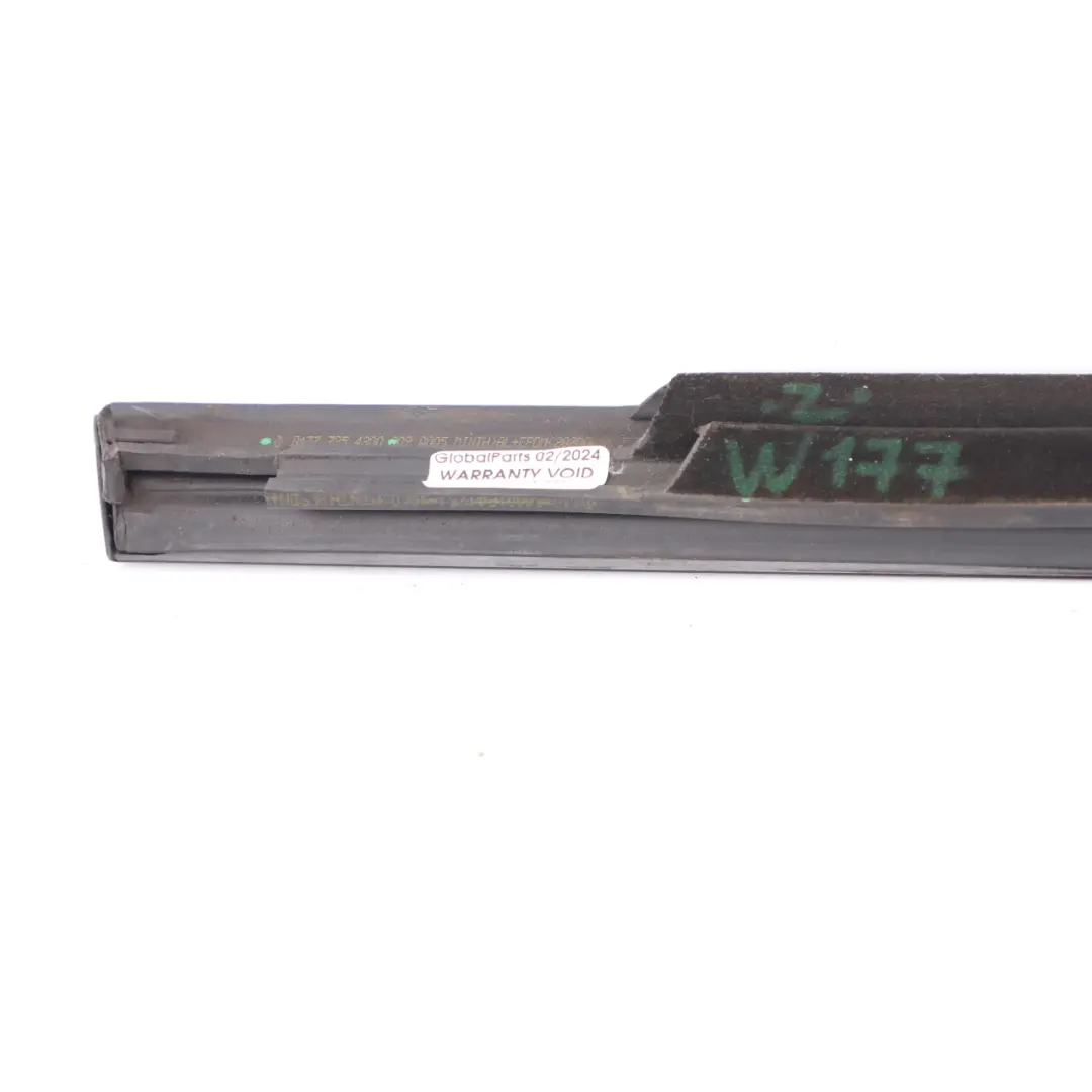 Embellecedor Ventana Puerta Delantera Banda Sello Izquierda Brillo para Mercedes W177 con número de pieza A1777254300 Mercedes W177 Embellecedor Ventana Puerta Delantera Banda Sello Izquierda Brillo - SKU A1777254300 - Número de pieza A1777254300