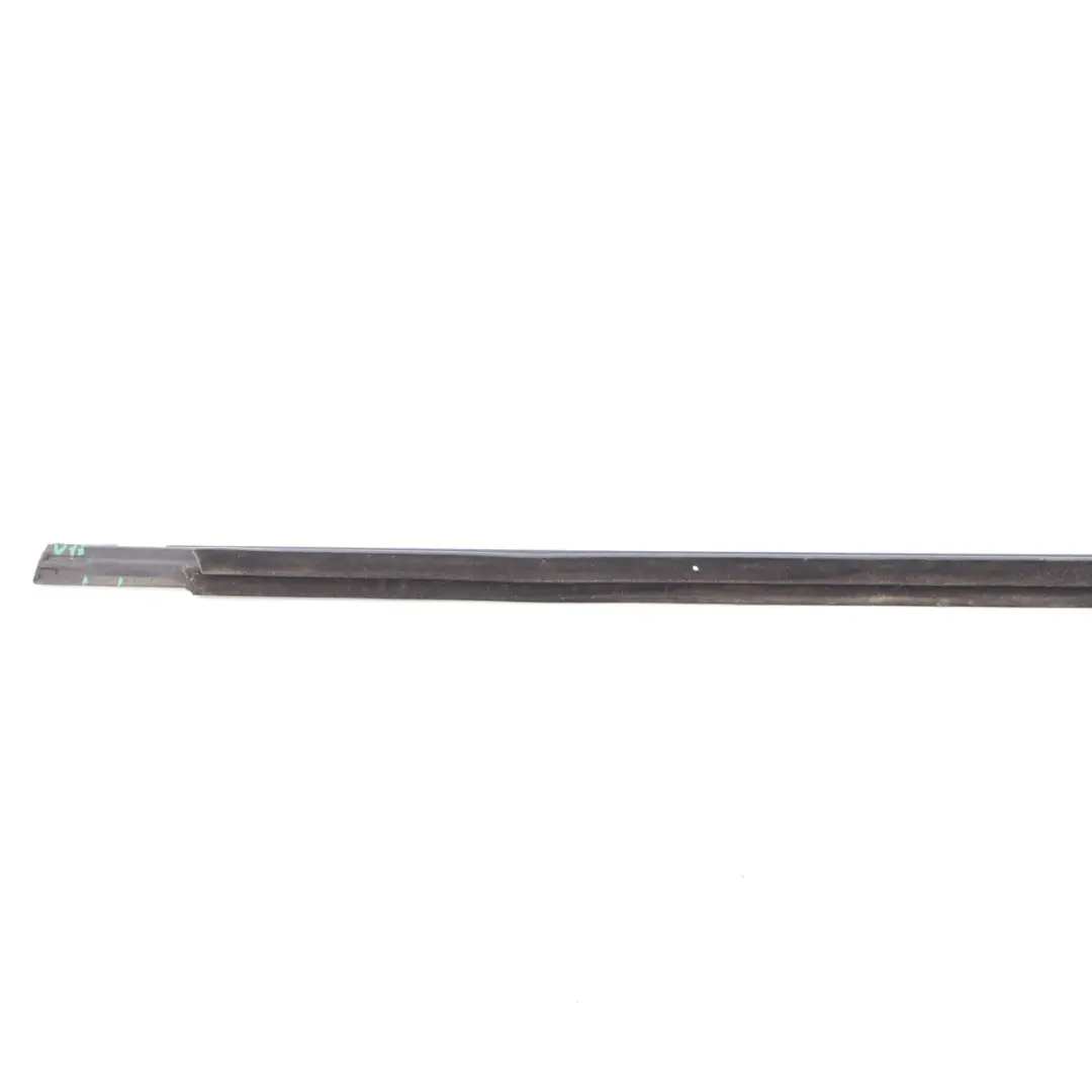 Mercedes W177 Moulure de Fenêtre de Porte Avant Droite Chromée A1777250400 - SKU A1777258600 - Numéro de pièce A1777258600