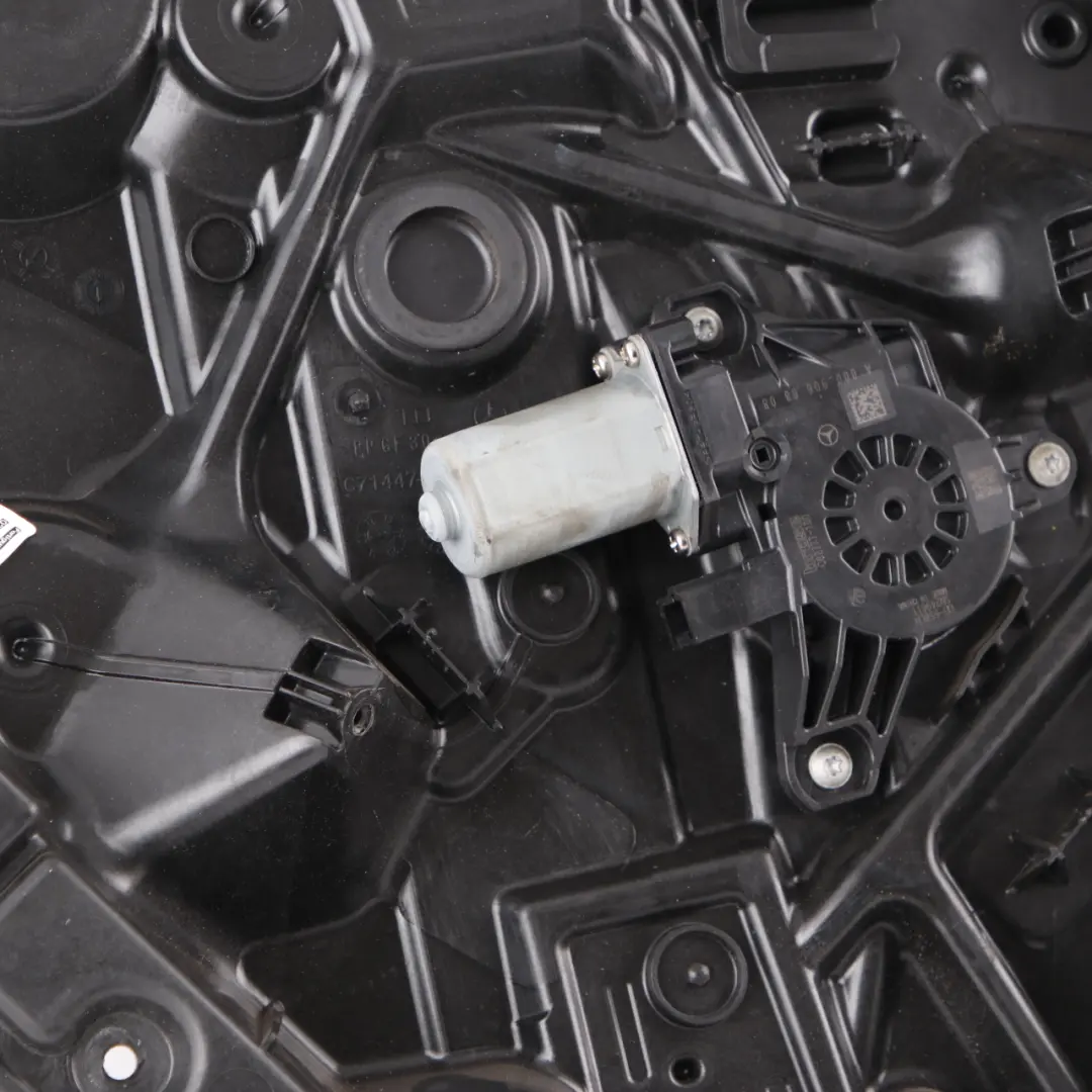 Regolatore Alzacristalli Porta Posteriore Sinistra per Mercedes W177 con numero di parte A1777300302 Mercedes W177 Regolatore Alzacristalli Porta Posteriore Sinistra - SKU A1777300302-1 - Numero di parte A1777300302