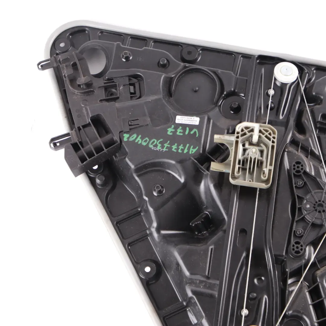 Regolatore Alzacristalli Meccanismo Porta Posteriore Destra per Mercedes W177 con numero di parte A1777300402 Mercedes W177 Regolatore Alzacristalli Meccanismo Porta Posteriore Destra - SKU A1777300402 - Numero di parte A1777300402