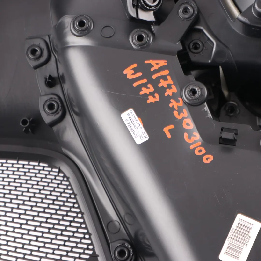 Scheda porta posteriore Mercedes W177 Rivestimento rivestimento pelle nero per con numero di parte A1777303100 Scheda porta posteriore Mercedes W177 Rivestimento rivestimento pelle nero - SKU A1777303100 - Numero di parte A1777303100