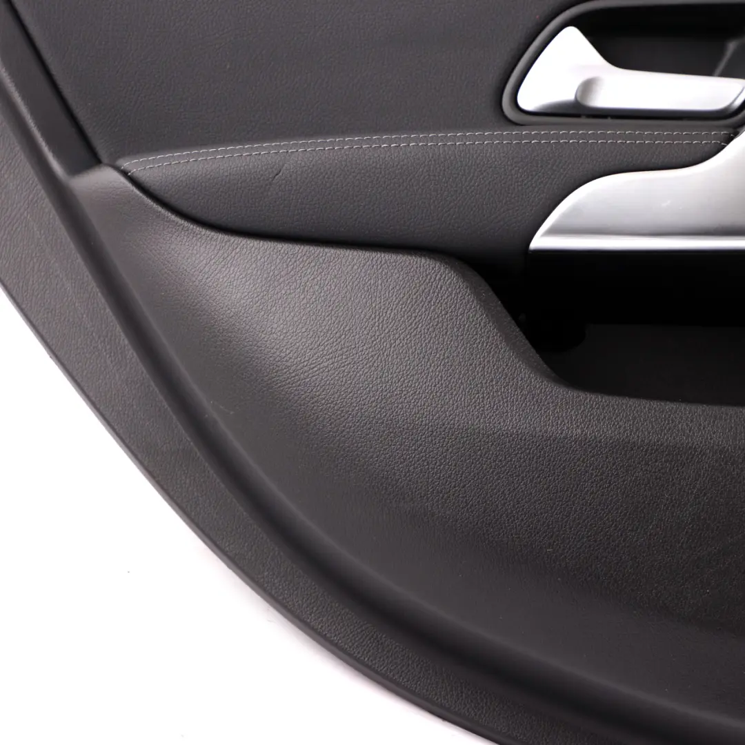 Carte de porte arrière Mercedes W177 gauche Trim Panel Cover Leather Black pour à propos du numéro de pièce A1777303100 Carte de porte arrière Mercedes W177 gauche Trim Panel Cover Leather Black - SKU A1777303100 - Numéro de pièce A1777303100
