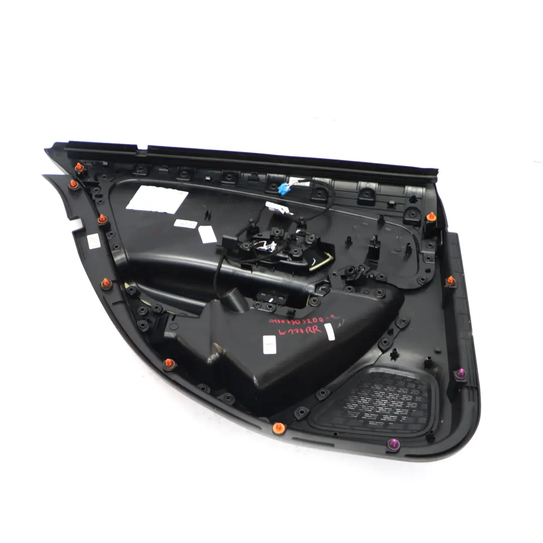 Boczek Panel Drzwi Prawy Tylny Czarna Skóra do Mercedes W177 o numerze A1777303200 Mercedes W177 Boczek Panel Drzwi Prawy Tylny Czarna Skóra - SKU A1777303200-1 - Numer Części A1777303200