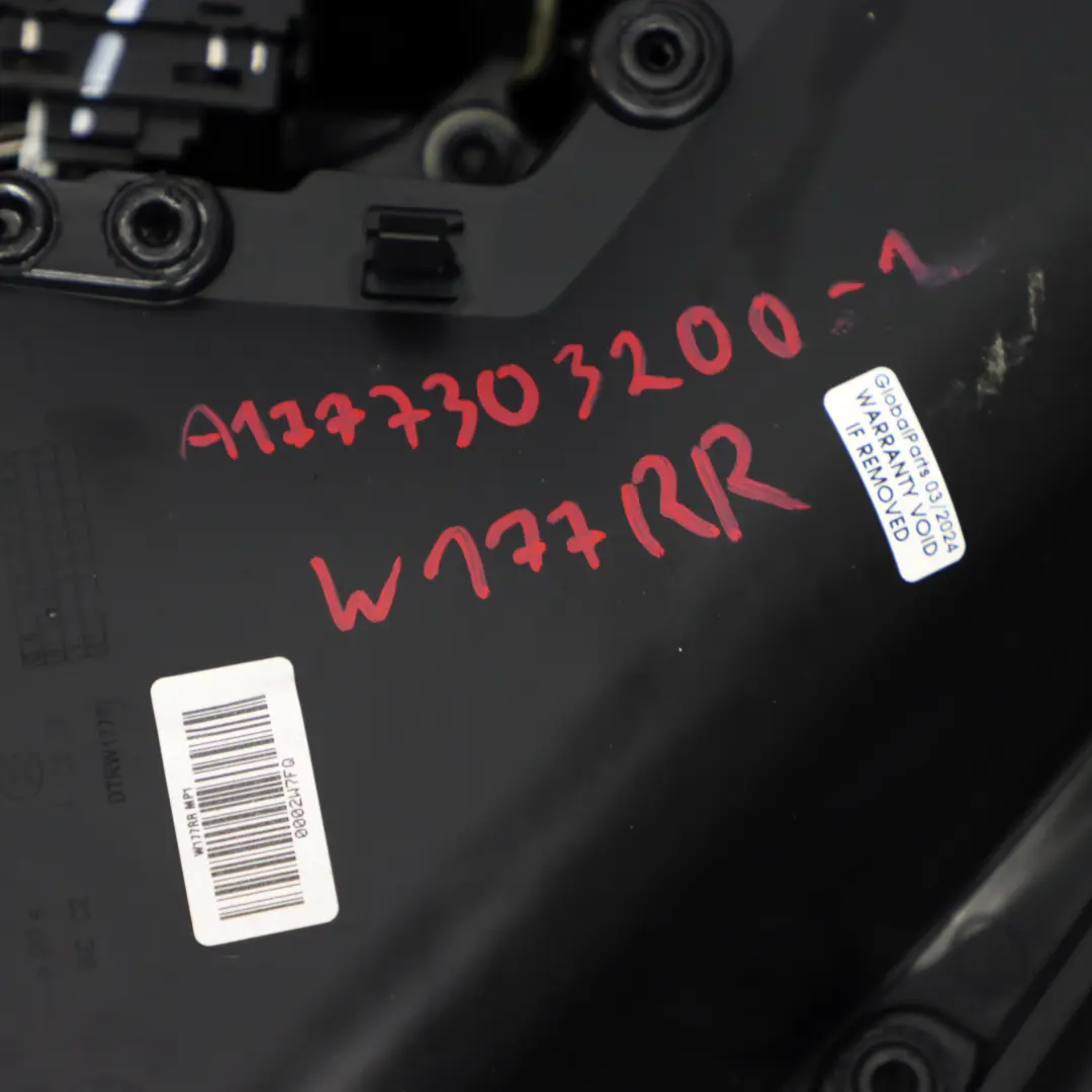 Hintere Türkarte Mercedes W177 Rechts Blendenabdeckung Leder Schwarz für mit Teilenummer A1777303200 Hintere Türkarte Mercedes W177 Rechts Blendenabdeckung Leder Schwarz - SKU A1777303200-1 - Teilenummer A1777303200