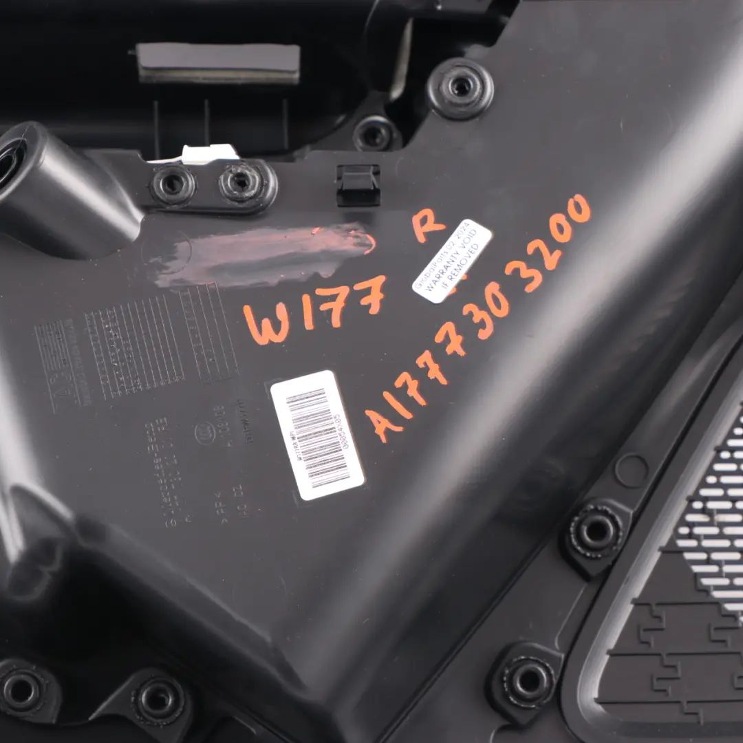 Carte de porte arrière Mercedes W177 droite Trim Panel Cover Leather Black pour à propos du numéro de pièce A1777303200 Carte de porte arrière Mercedes W177 droite Trim Panel Cover Leather Black - SKU A1777303200 - Numéro de pièce A1777303200