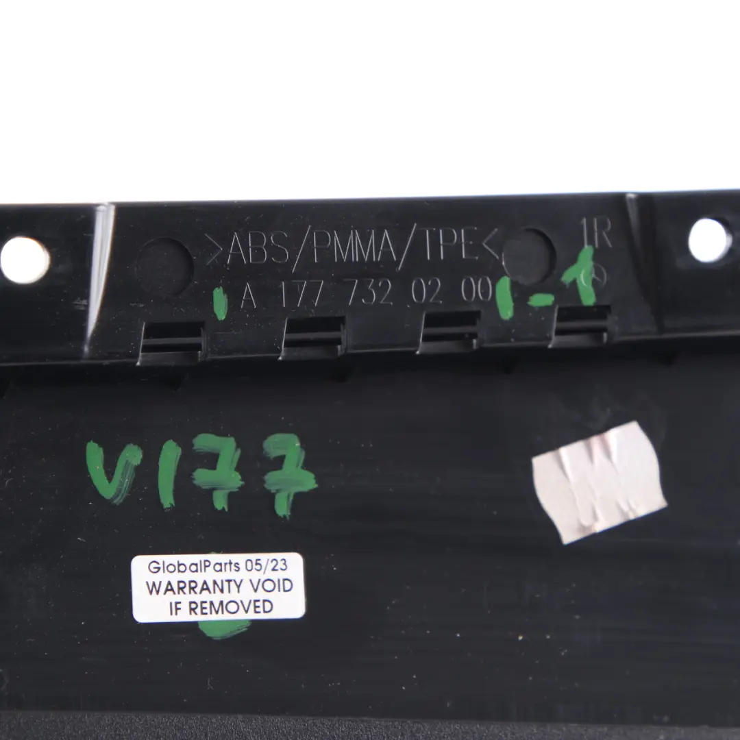 Fenster Säulen Abdeckung Hinten Rechts Hochglanz für Mercedes W177 mit Teilenummer A1777320200 Mercedes W177 Fenster Säulen Abdeckung Hinten Rechts Hochglanz - SKU A1777320200 - Teilenummer A1777320200