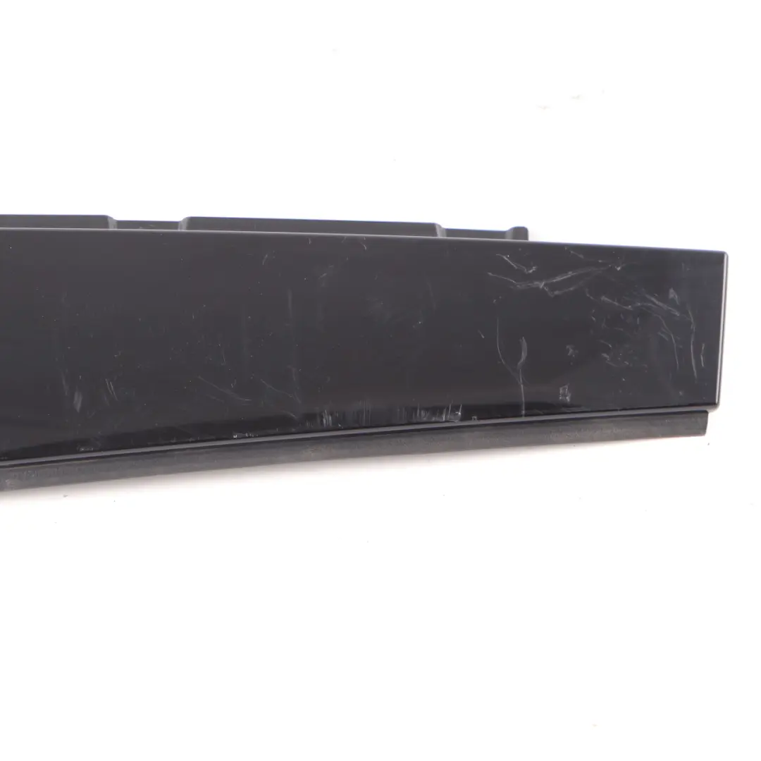 Mercedes W177 Cache De Montant De Fenêtre Arrière Droit Brillant - SKU A1777320200 - Numéro de pièce A1777320200