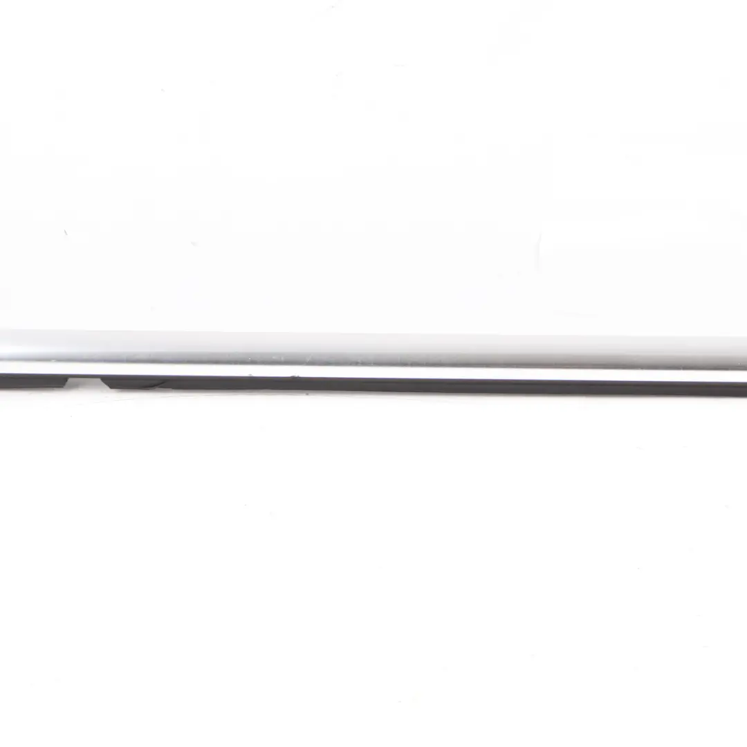 Striscia rivestimento finestrino posteriore sinistra per Mercedes W177 con numero di parte A1777350300 Mercedes W177 Striscia rivestimento finestrino posteriore sinistra - SKU A1777350300 - Numero di parte A1777350300