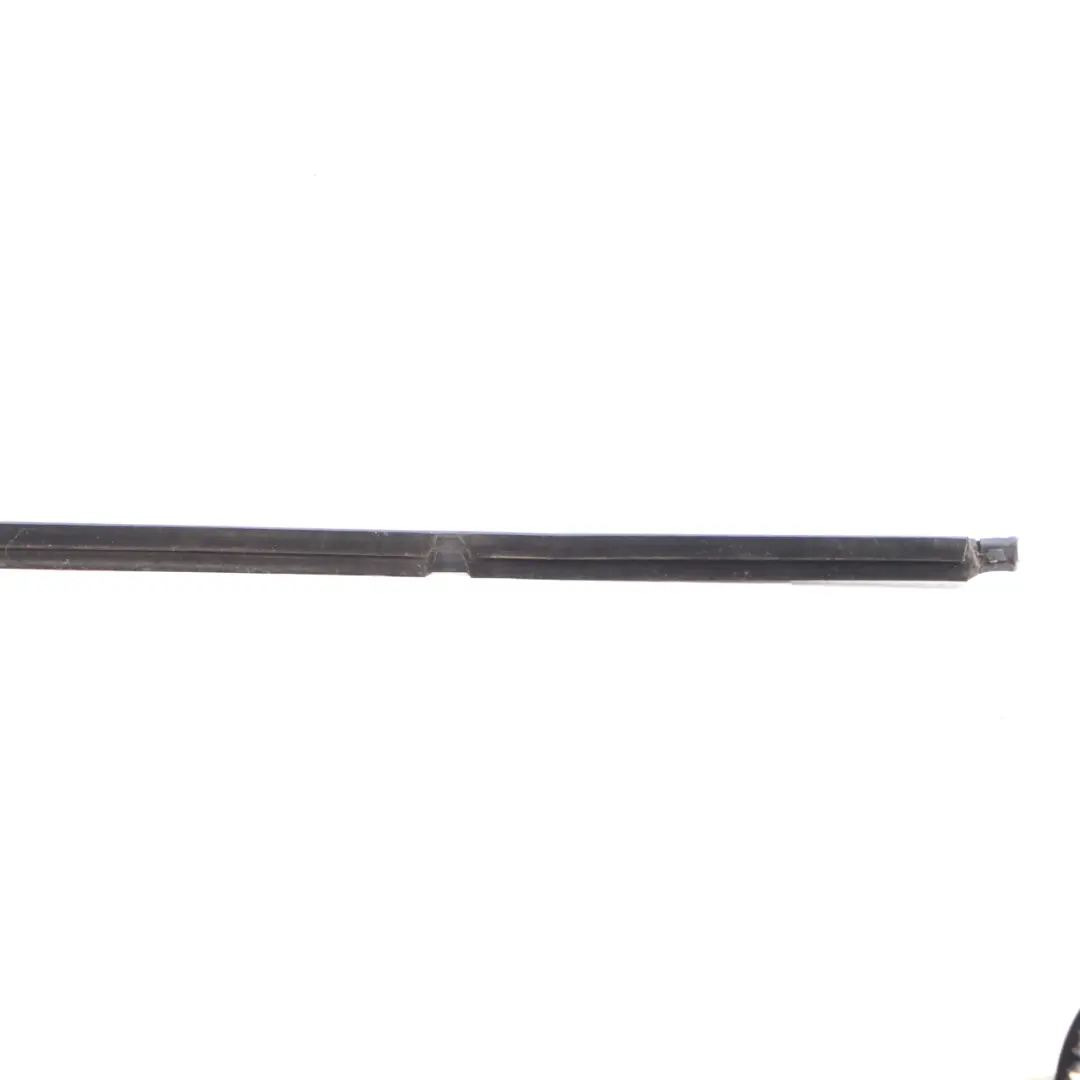 Mercedes W177 Joint vitre arrière gauche Chrome - SKU A1777350300 - Numéro de pièce A1777350300