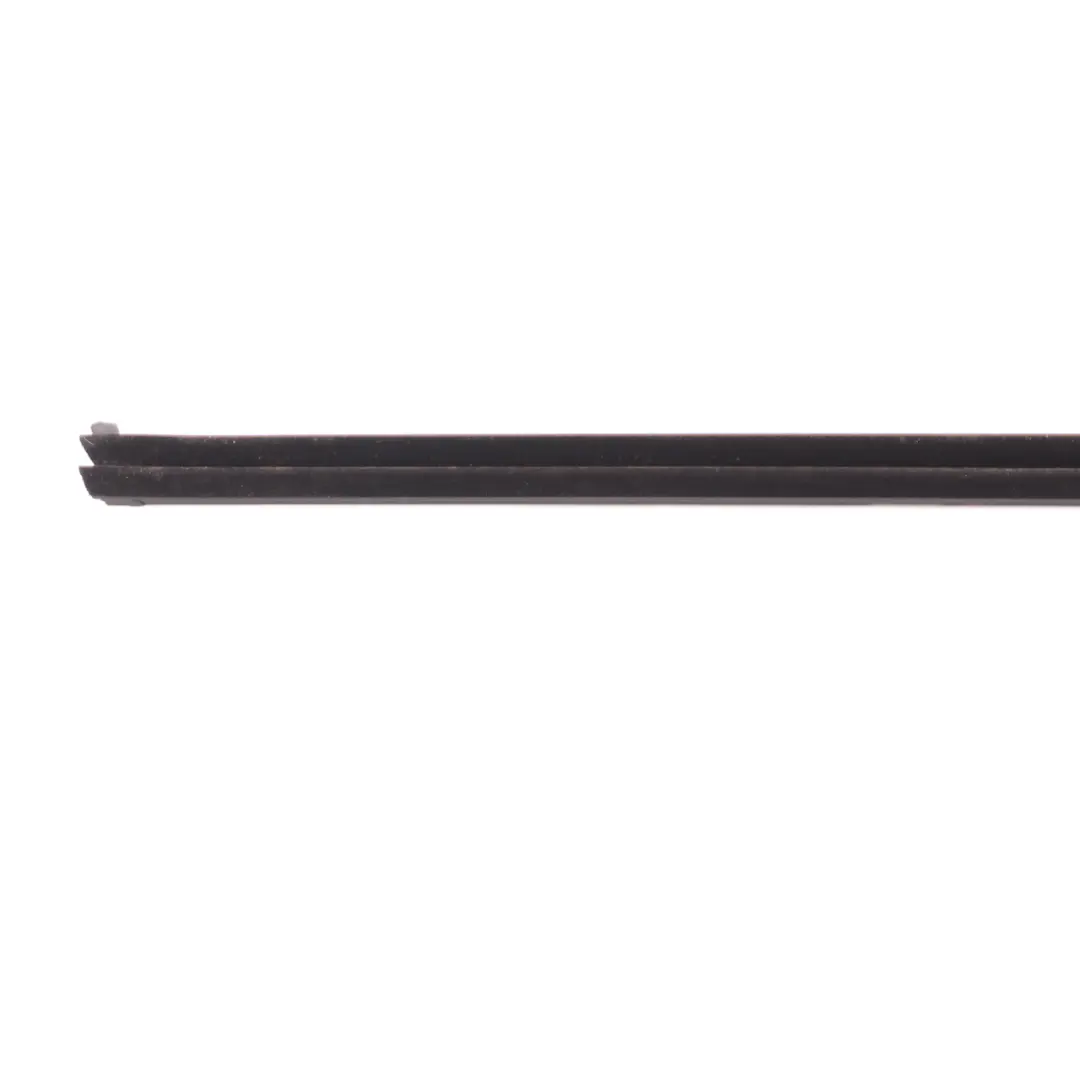 Guarnizione Finestra Posteriore Sinistra Striscia per Mercedes W177 con numero di parte A1777350900 Mercedes W177 Guarnizione Finestra Posteriore Sinistra Striscia - SKU A1777350900 - Numero di parte A1777350900