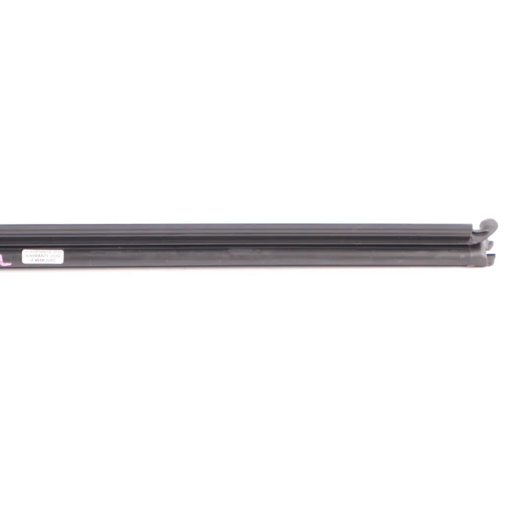 Guarnizione Finestra Posteriore Sinistra Striscia per Mercedes W177 con numero di parte A1777350900 Mercedes W177 Guarnizione Finestra Posteriore Sinistra Striscia - SKU A1777350900 - Numero di parte A1777350900