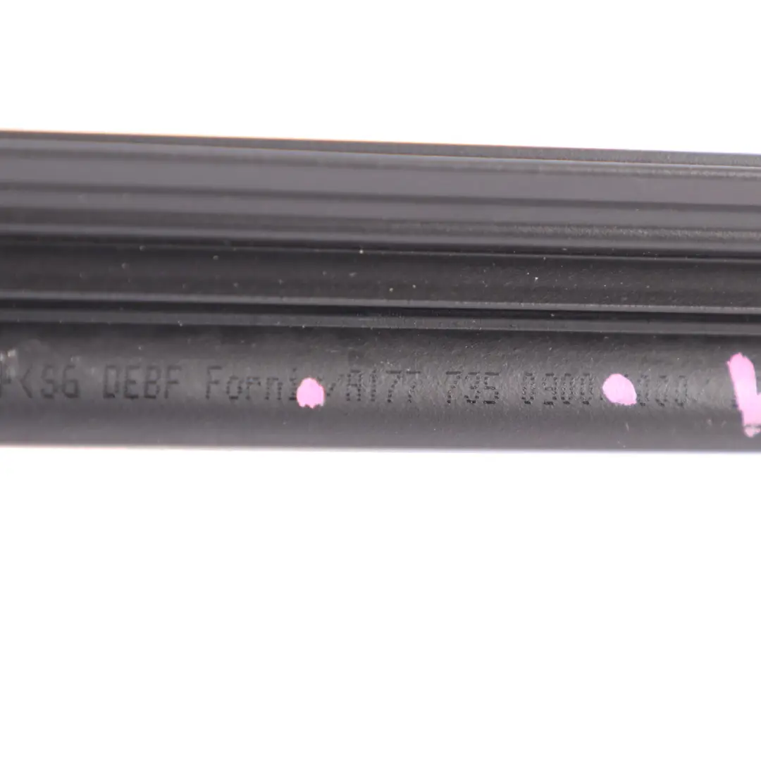 Guarnizione Finestra Posteriore Sinistra Striscia per Mercedes W177 con numero di parte A1777350900 Mercedes W177 Guarnizione Finestra Posteriore Sinistra Striscia - SKU A1777350900 - Numero di parte A1777350900
