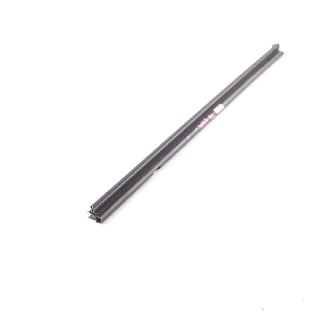 Guarnizione Finestra Posteriore Sinistra Striscia per Mercedes W177 con numero di parte A1777350900 Mercedes W177 Guarnizione Finestra Posteriore Sinistra Striscia - SKU A1777350900 - Numero di parte A1777350900