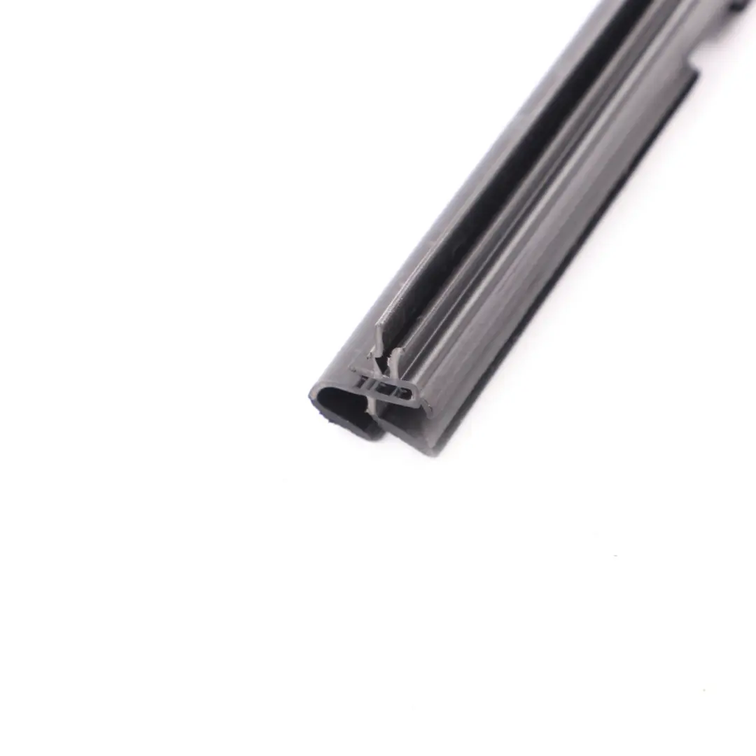 Guarnizione Finestra Porta Posteriore Destra Striscia per Mercedes W177 con numero di parte A1777351000 Mercedes W177 Guarnizione Finestra Porta Posteriore Destra Striscia - SKU A1777351000 - Numero di parte A1777351000