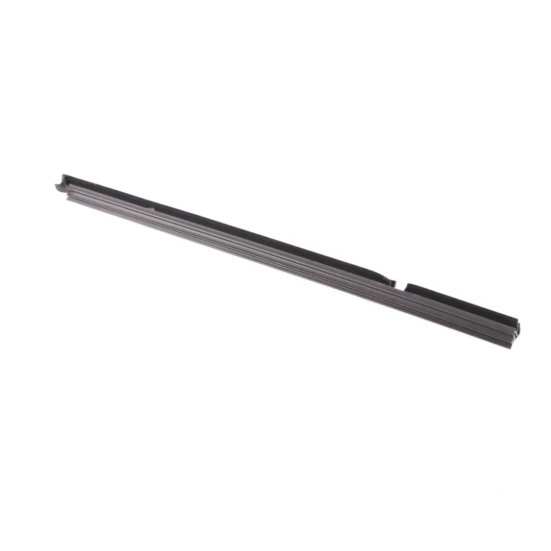Guarnizione Finestra Porta Posteriore Destra Striscia per Mercedes W177 con numero di parte A1777351000 Mercedes W177 Guarnizione Finestra Porta Posteriore Destra Striscia - SKU A1777351000 - Numero di parte A1777351000