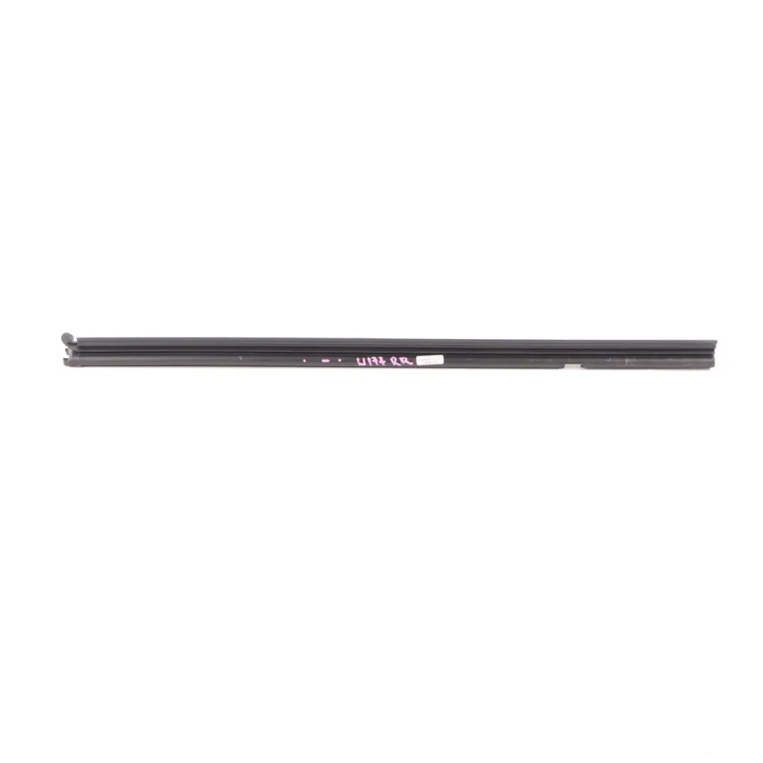 Guarnizione Finestra Porta Posteriore Destra Striscia per Mercedes W177 con numero di parte A1777351000 Mercedes W177 Guarnizione Finestra Porta Posteriore Destra Striscia - SKU A1777351000 - Numero di parte A1777351000