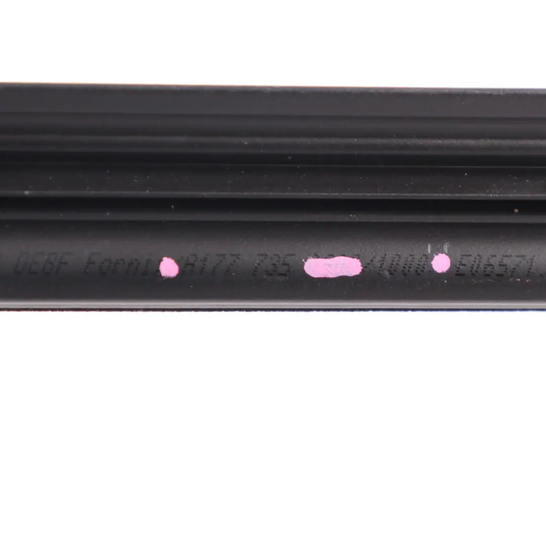 Guarnizione Finestra Porta Posteriore Destra Striscia per Mercedes W177 con numero di parte A1777351000 Mercedes W177 Guarnizione Finestra Porta Posteriore Destra Striscia - SKU A1777351000 - Numero di parte A1777351000